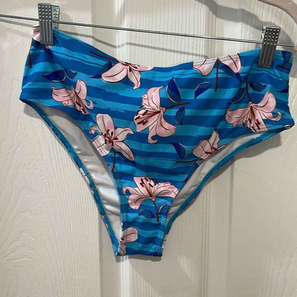 Beachsissi Pink Ruffled V-Neck Top and floral bottoms - Picture 4 of 7